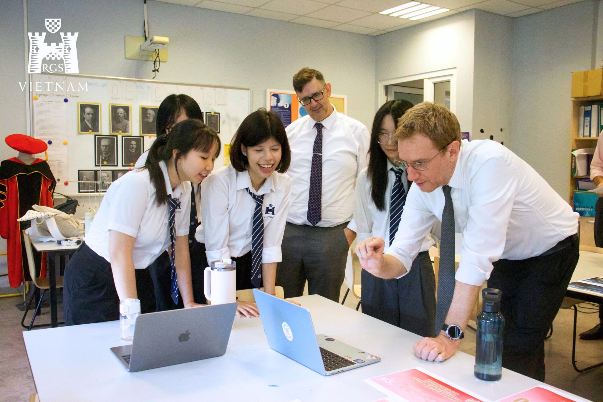 Exploring Ideas, Asking Questions, And Connecting Kwodledge: Year 12 IBDP Academic Showcase
